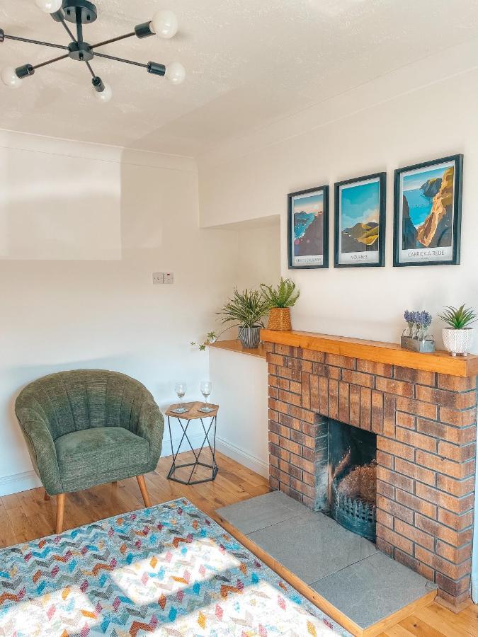 Staybynumbers - Spacious Three Bed House Royal Hillsborough Exterior photo